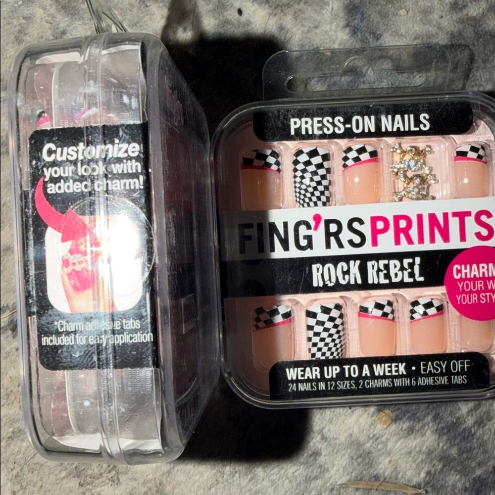 2 Sets of Brand New Fing’rs Prints Runway Ready Press On Nails - Picture 6 of 7